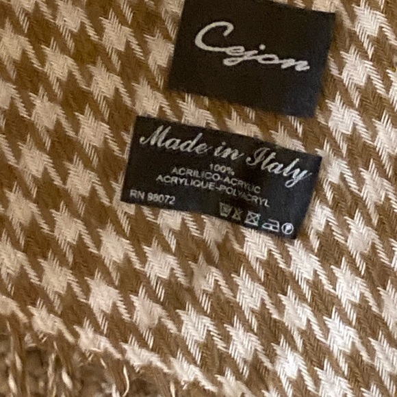 BCBG leather mini skirt, top and scarf - Picture 10 of 14